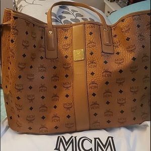 MCM REVERSIBLE SHOPPER (M)